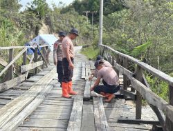 Perkuat Infrastruktur Desa, Brimob Sumut Lakukan Perbaikan Jembatan Gotting