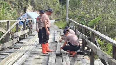 Perkuat Infrastruktur Desa, Brimob Sumut Lakukan Perbaikan Jembatan Gotting