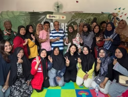 BEM UPH Surabaya Edukasi Ibu Rumah Tangga Kelola Sampah Lewat EcoCare 2026
