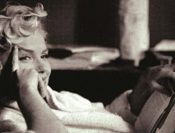 Marilyn Monroe fans flock for record 100th birthday tribute
