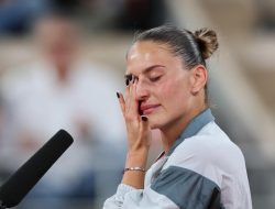 Kostyuk advances to French Open semi-final with dominant win over Andreeva