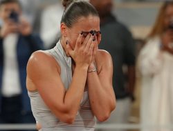 Tearful Kostyuk creates Ukrainian tennis history amid tragedy in home country