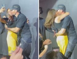 Fans Urge Enrique Iglesias to Remove ‘Immoral’ On-Stage Kiss Video