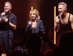 Relight My Fire: Lulu Joins Robbie Williams and Gary Barlow on Stage