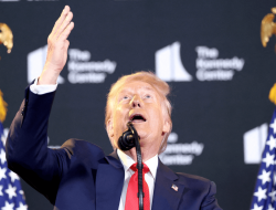 Kennedy Center Staff Urged to Strip Trump’s Name Immediately