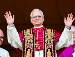 Young Spaniards Await Pope’s Arrival Amid Growing Catholic Devotion