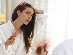 Undiagnosed Syphilis in Women: Missing Key Symptoms Like Hair Loss and Brain Fog