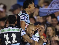 Four tries in 15 minutes, but Sharks’ old questions linger
