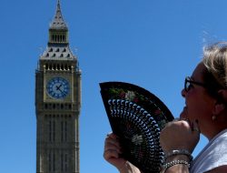 Stay Safe in Scorching Heat While Traveling