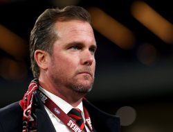 Essendon’s Coach Hunt Divides the Greats