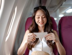 Plane passenger boards flight to Europe—then finds mysterious note on seat