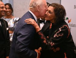 Konnie & Meera Meet the King at British Asian Trust Gala