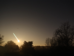 Incredible reward as Aussies begin 2,700km search for mysterious object