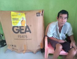 Peduli Warga Sakit, Tria Novi Khairani Sitorus Salurkan Kursi Roda untuk Lansia di Kualuh Hilir