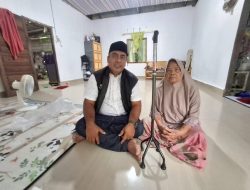 Tria Novi Khairani Sitorus Salurkan Bantuan Tongkat Melalui Tim Harun Sitorus untuk Lansia di Kualuh Leidong