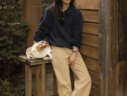 Baju Biru Tua Cocok dengan Celana Warna Apa? 7 Ide yang Sederhana