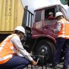 PTP dan Pelindo Regional 3 Uji Emisi 100 Truk Peti Kemas