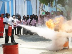 Srikandi PLN Nusantara Power Latih Perempuan Tangguh Bencana di Kampar