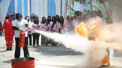 Srikandi PLN Nusantara Power Latih Perempuan Tangguh Bencana di Kampar