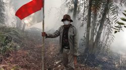 Merah Putih dan Api: Kisah Perjuangan Warga Desa Kandan Padamkan Karhutla di Tengah Semarak HUT RI ke-81