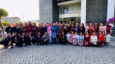 Dafam Pacific Caesar Surabaya Gelar Upacara dengan Balutan Busana Adat Nusantara