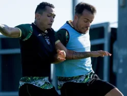 Antisipasi second ball! Bernardo Tavares genjot fisik Persebaya Surabaya hadapi Bhayangkara FC