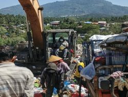 Kisah pemulung TPA Sumompo Manado, rebutan rezeki di atas gunungan sampah, risiko tanggung sendiri