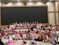 Kenakan Pink dan Putih, 150 Peserta Semarakkan Indoor Yoga di MYZE Hotel Sumenep