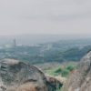 Formasi Batuan Unik dan Alami Merupakan Salah Satu Ikon Wisata Andalan Terbaik di Bukit Karangpara
