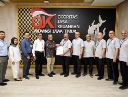 OJK Jatim Serahkan Izin Penggabungan Empat BPR Nusumma