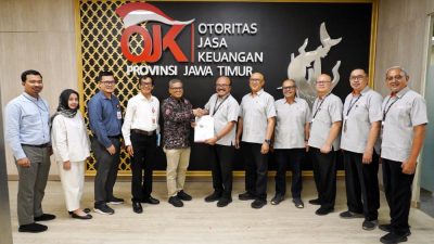 OJK Jatim Serahkan Izin Penggabungan Empat BPR Nusumma