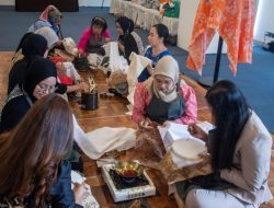 Novotel Jakarta Cikini Gandeng UMKM Lokal Kenalkan Proses Kreatif di Balik Batik
